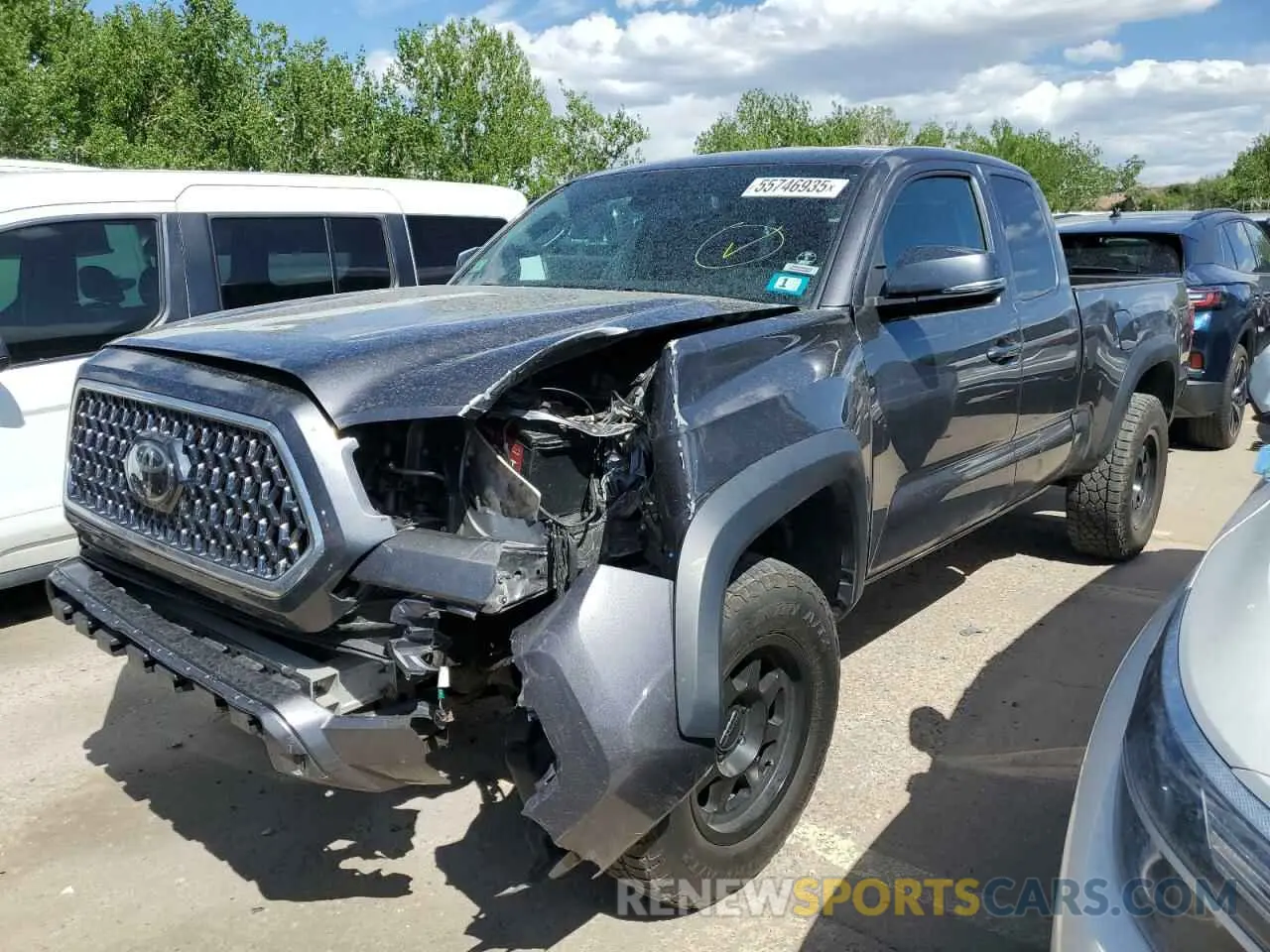 1 Фотография поврежденного автомобиля 5TFSZ5AN4KX179689 TOYOTA TACOMA 2019