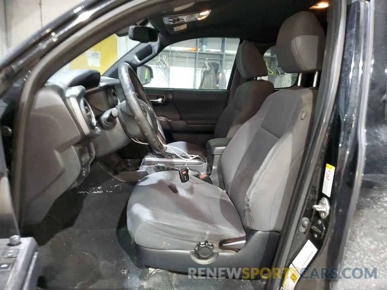 7 Photograph of a damaged car 5TFSZ5AN5KX184464 TOYOTA TACOMA 2019