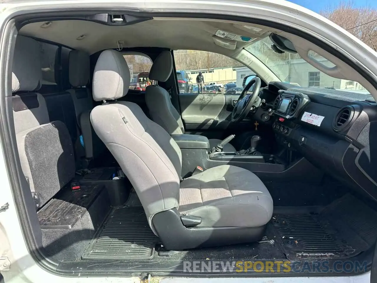 6 Photograph of a damaged car 5TFSZ5AN5KX197506 TOYOTA TACOMA 2019