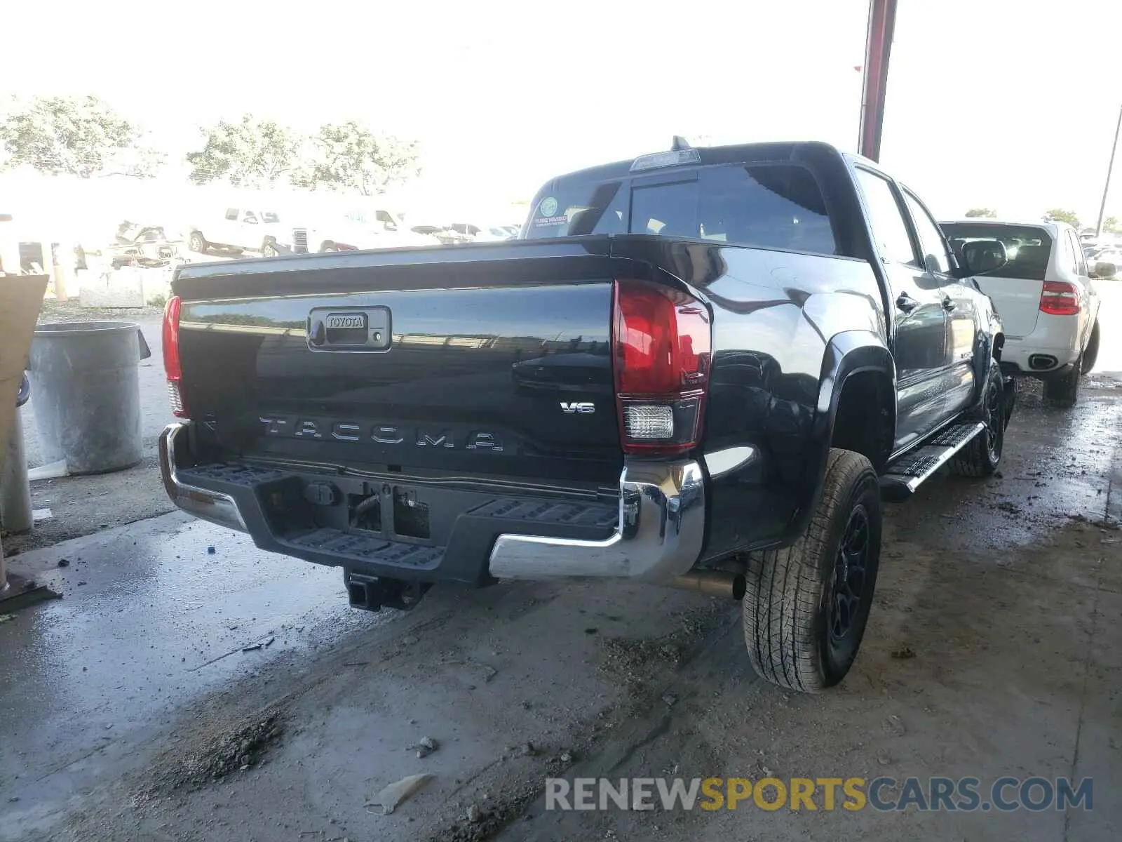 4 Photograph of a damaged car 3TMAZ5CN0LM118551 TOYOTA TACOMA 2020