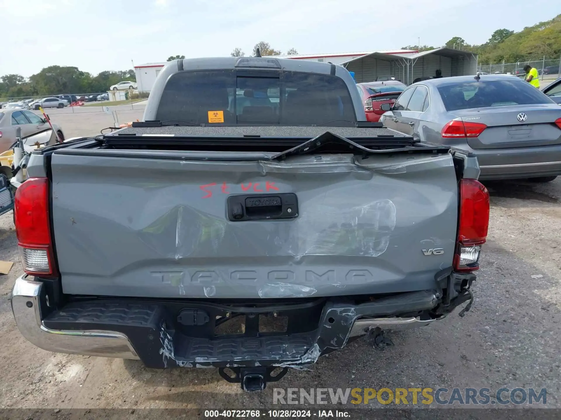 16 Photograph of a damaged car 3TMAZ5CN0LM129498 TOYOTA TACOMA 2020