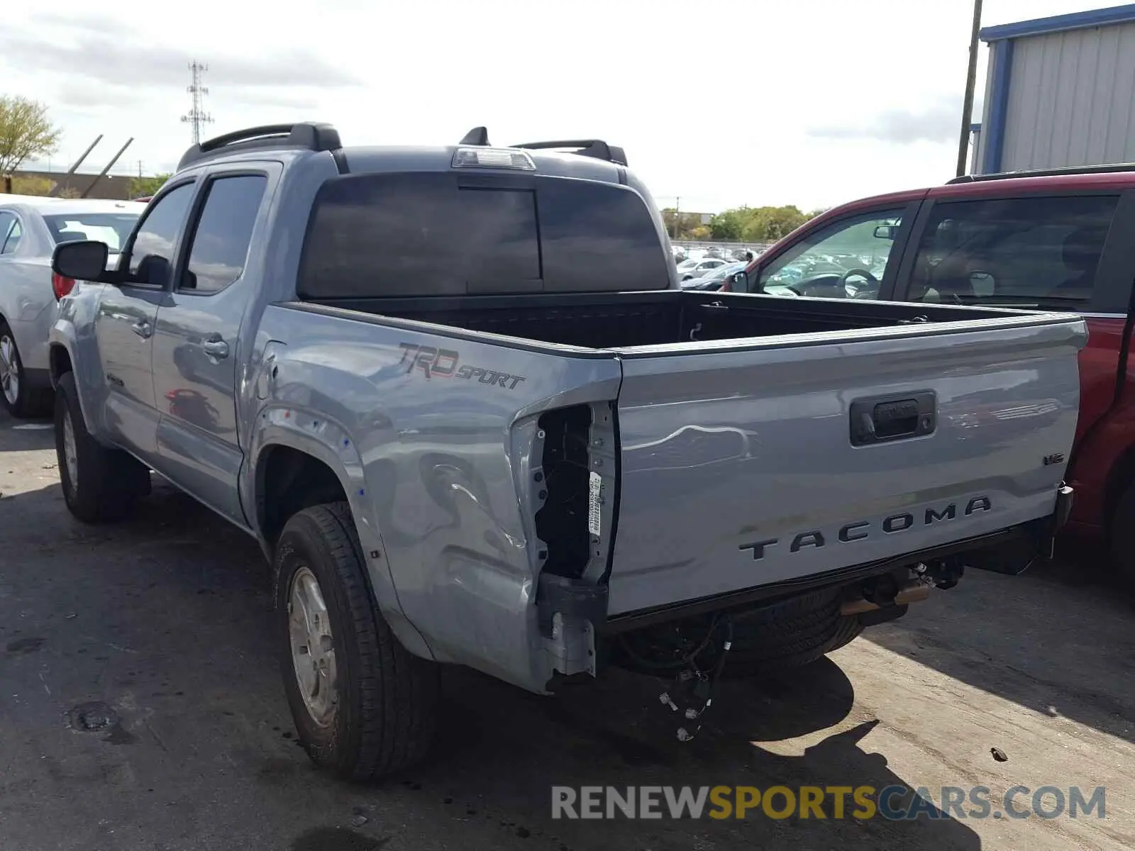 3 Photograph of a damaged car 3TMAZ5CN0LM130912 TOYOTA TACOMA 2020