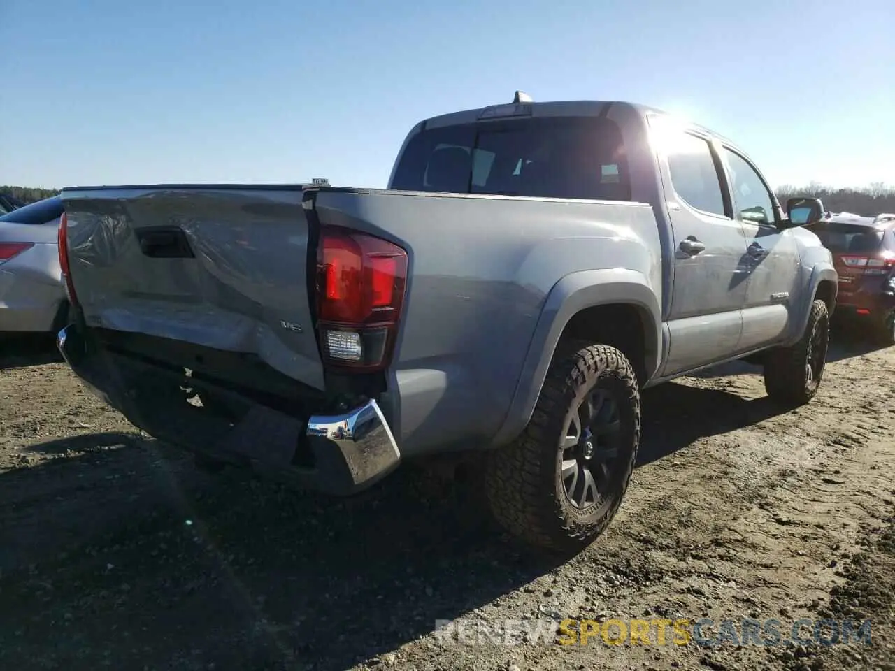 4 Photograph of a damaged car 3TMAZ5CN1LM123287 TOYOTA TACOMA 2020