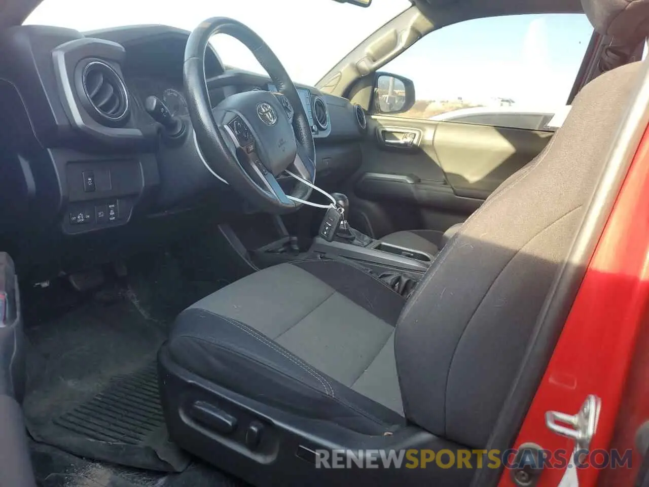 7 Photograph of a damaged car 3TMAZ5CN1LM137271 TOYOTA TACOMA 2020