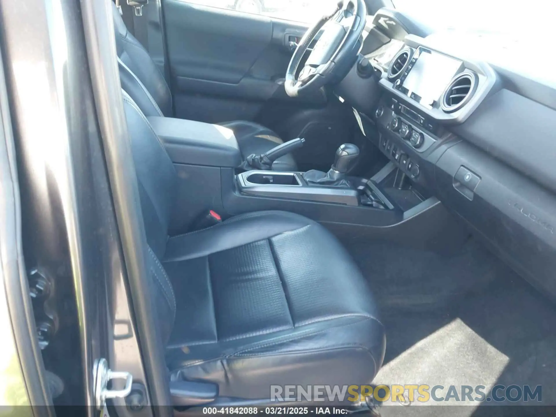 5 Photograph of a damaged car 3TMAZ5CN2LM115568 TOYOTA TACOMA 2020