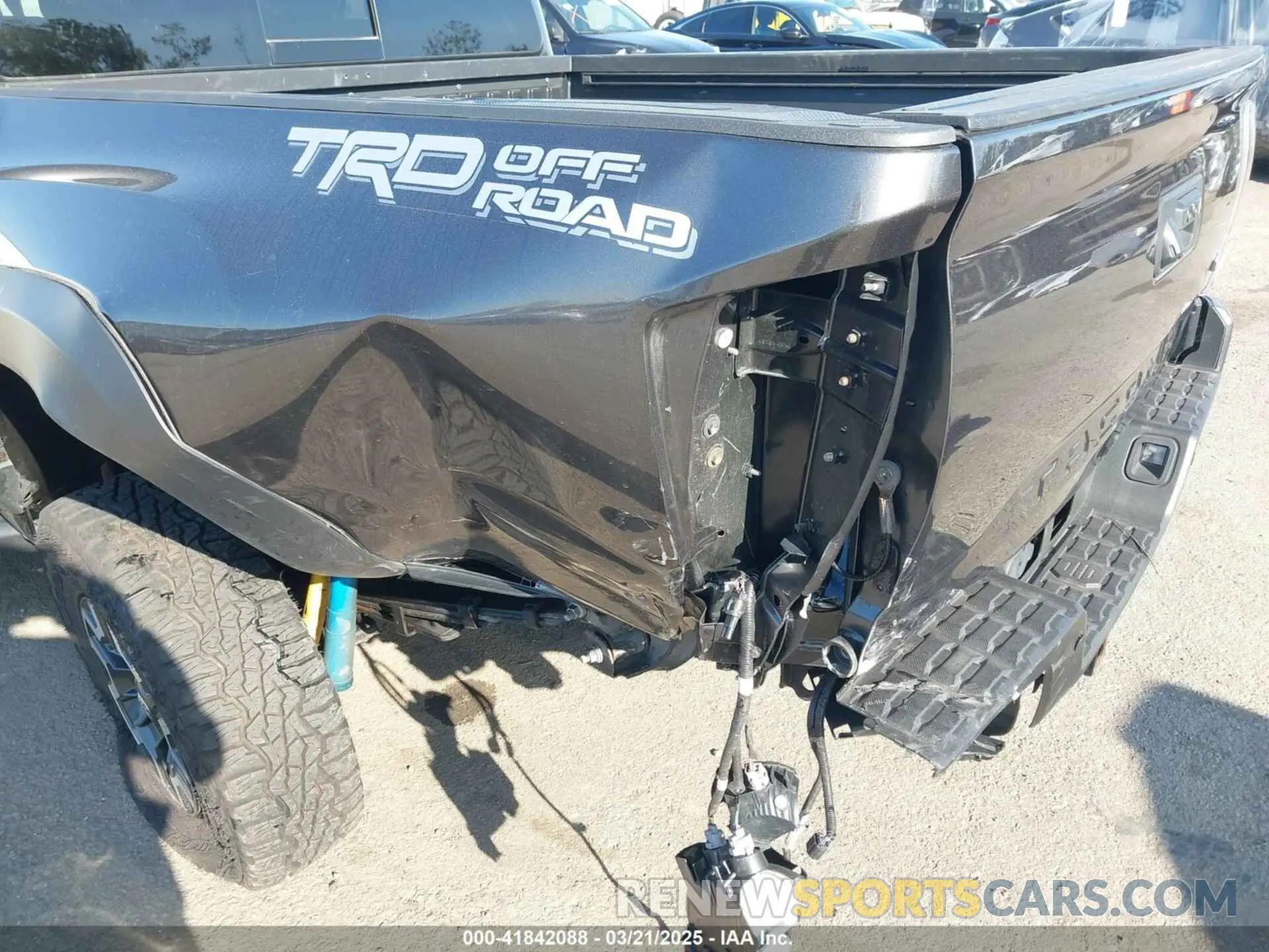 6 Photograph of a damaged car 3TMAZ5CN2LM115568 TOYOTA TACOMA 2020