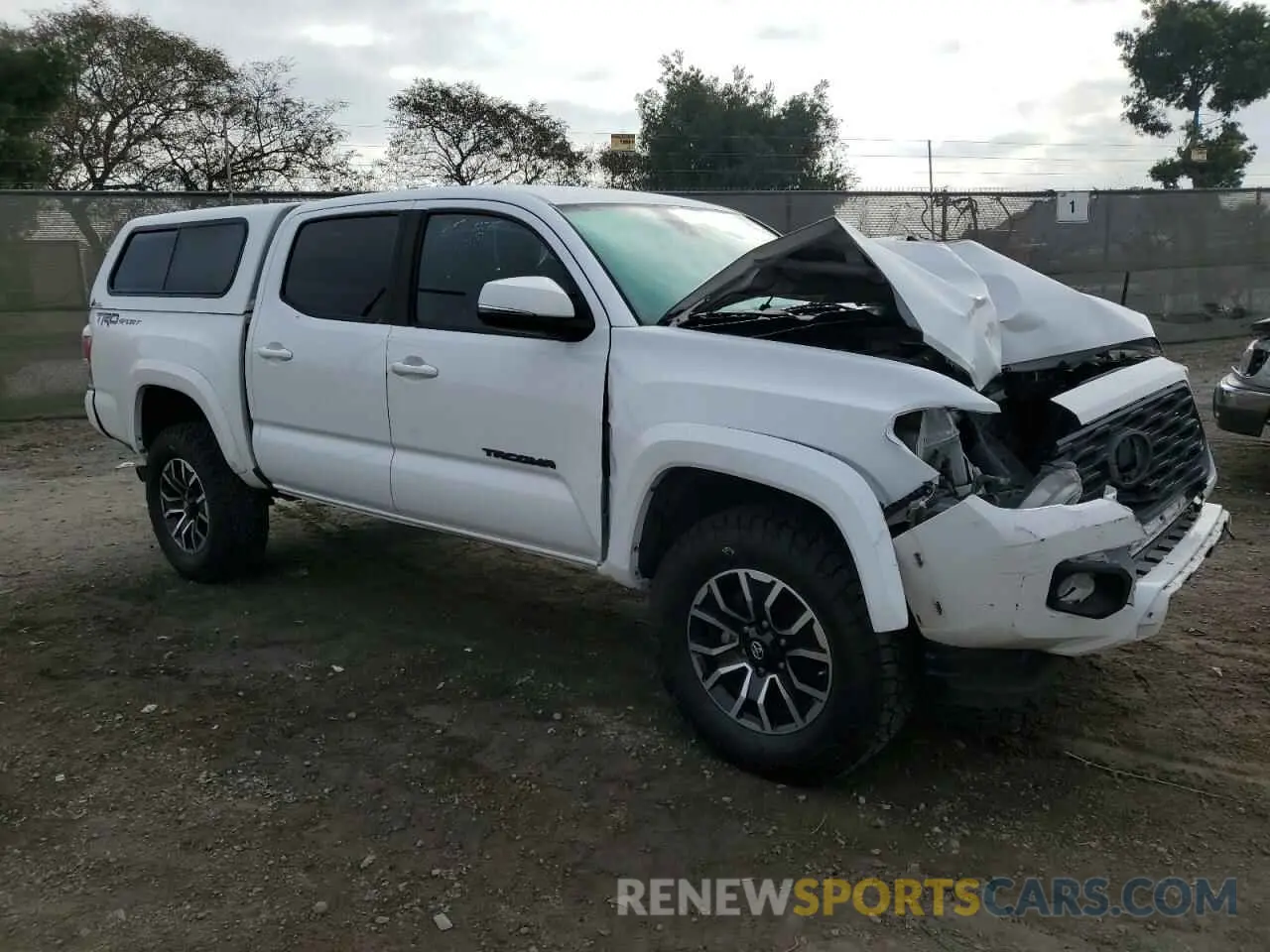 4 Photograph of a damaged car 3TMAZ5CN2LM116140 TOYOTA TACOMA 2020