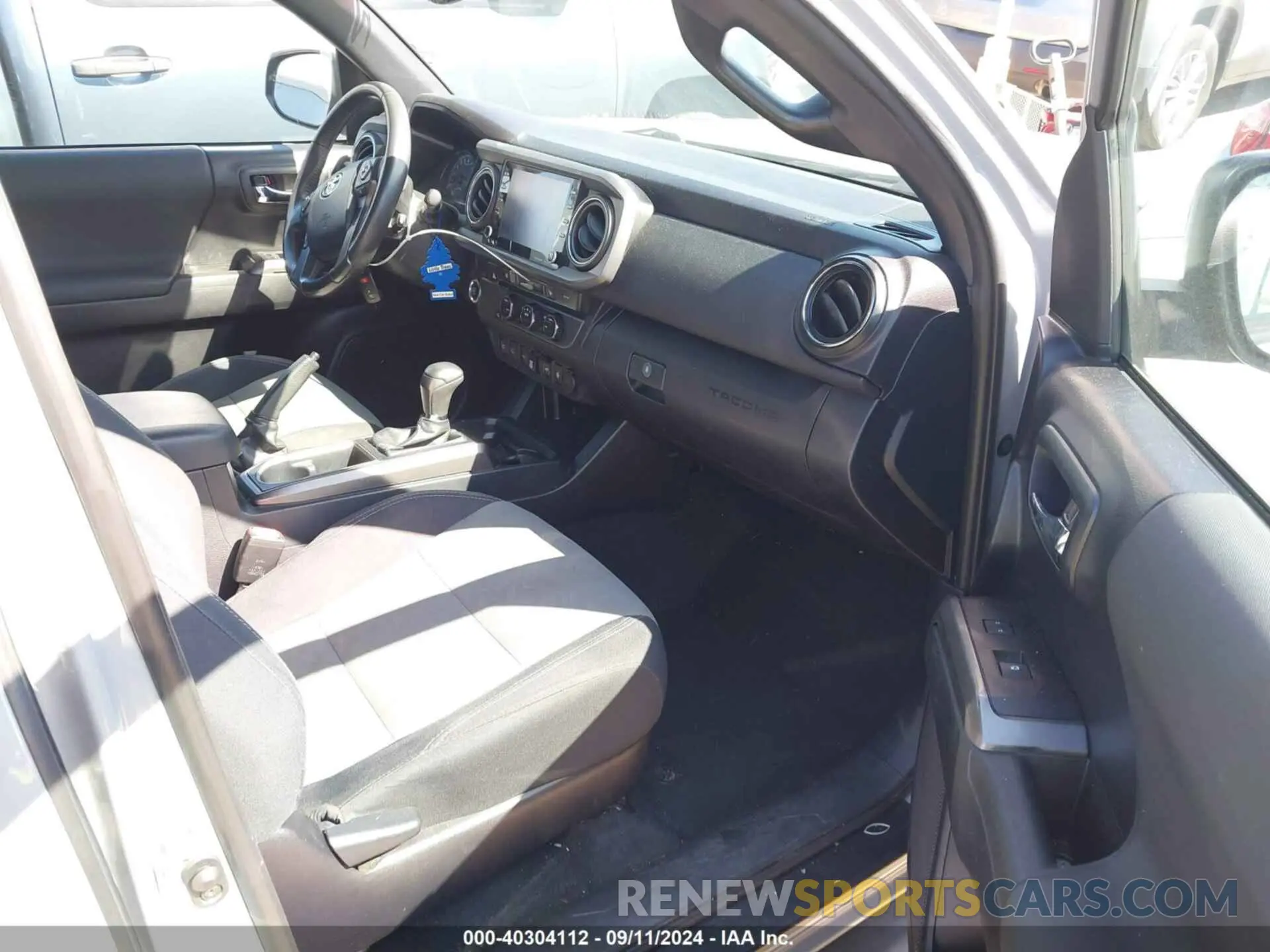 5 Photograph of a damaged car 3TMAZ5CN2LM116798 TOYOTA TACOMA 2020