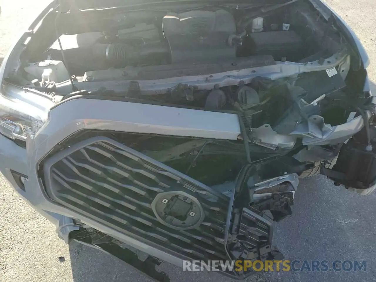 11 Photograph of a damaged car 3TMAZ5CN2LM130586 TOYOTA TACOMA 2020