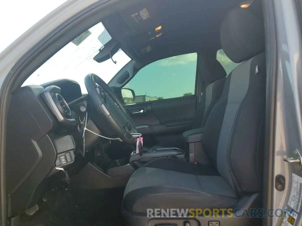 7 Photograph of a damaged car 3TMAZ5CN2LM130586 TOYOTA TACOMA 2020
