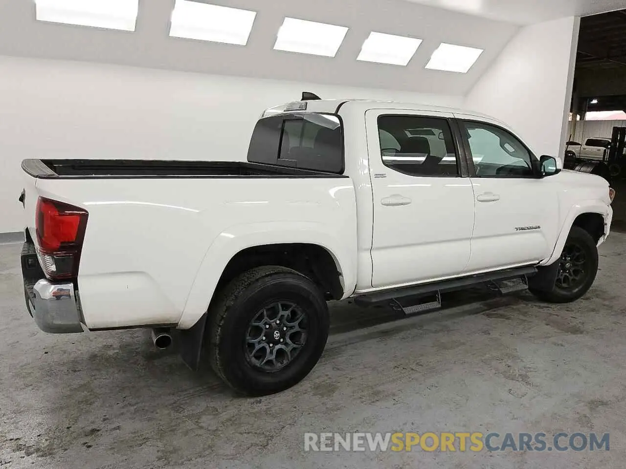 3 Фотография поврежденного автомобиля 3TMAZ5CN2LM130877 TOYOTA TACOMA 2020
