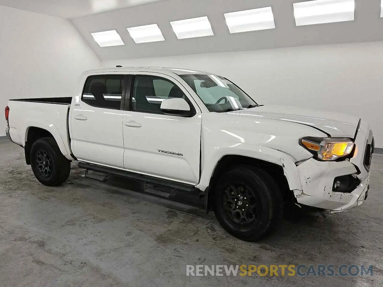 4 Фотография поврежденного автомобиля 3TMAZ5CN2LM130877 TOYOTA TACOMA 2020