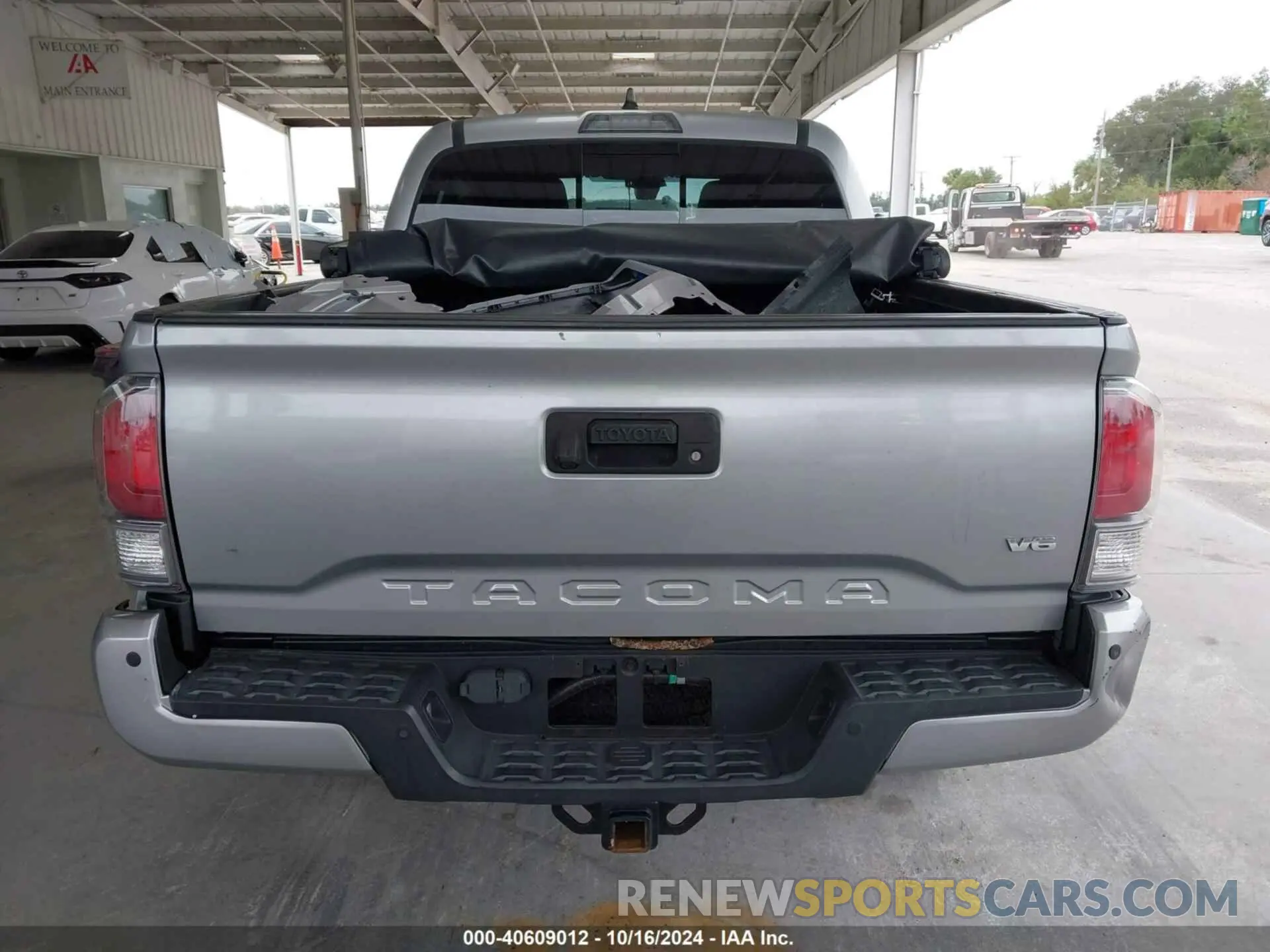 17 Photograph of a damaged car 3TMAZ5CN2LM132855 TOYOTA TACOMA 2020