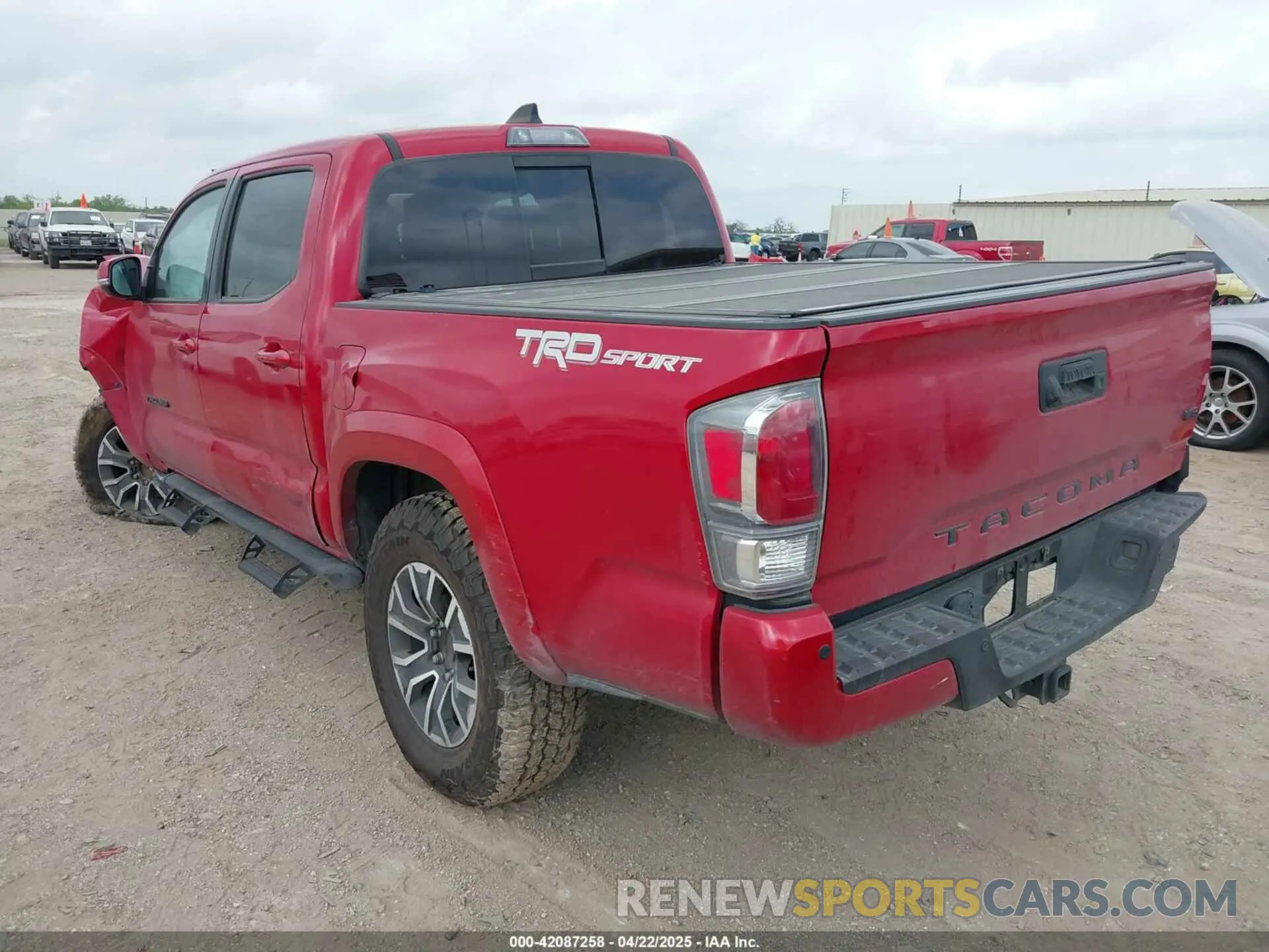 3 Photograph of a damaged car 3TMAZ5CN2LM136422 TOYOTA TACOMA 2020