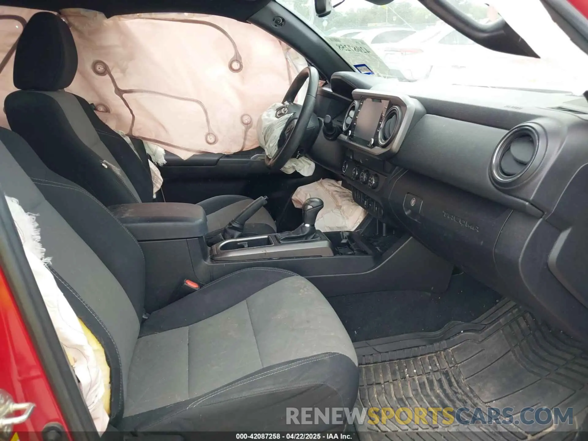 5 Photograph of a damaged car 3TMAZ5CN2LM136422 TOYOTA TACOMA 2020