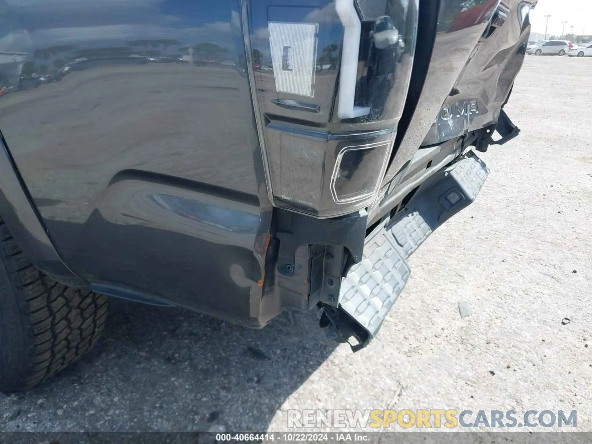 12 Photograph of a damaged car 3TMAZ5CN3LM138115 TOYOTA TACOMA 2020