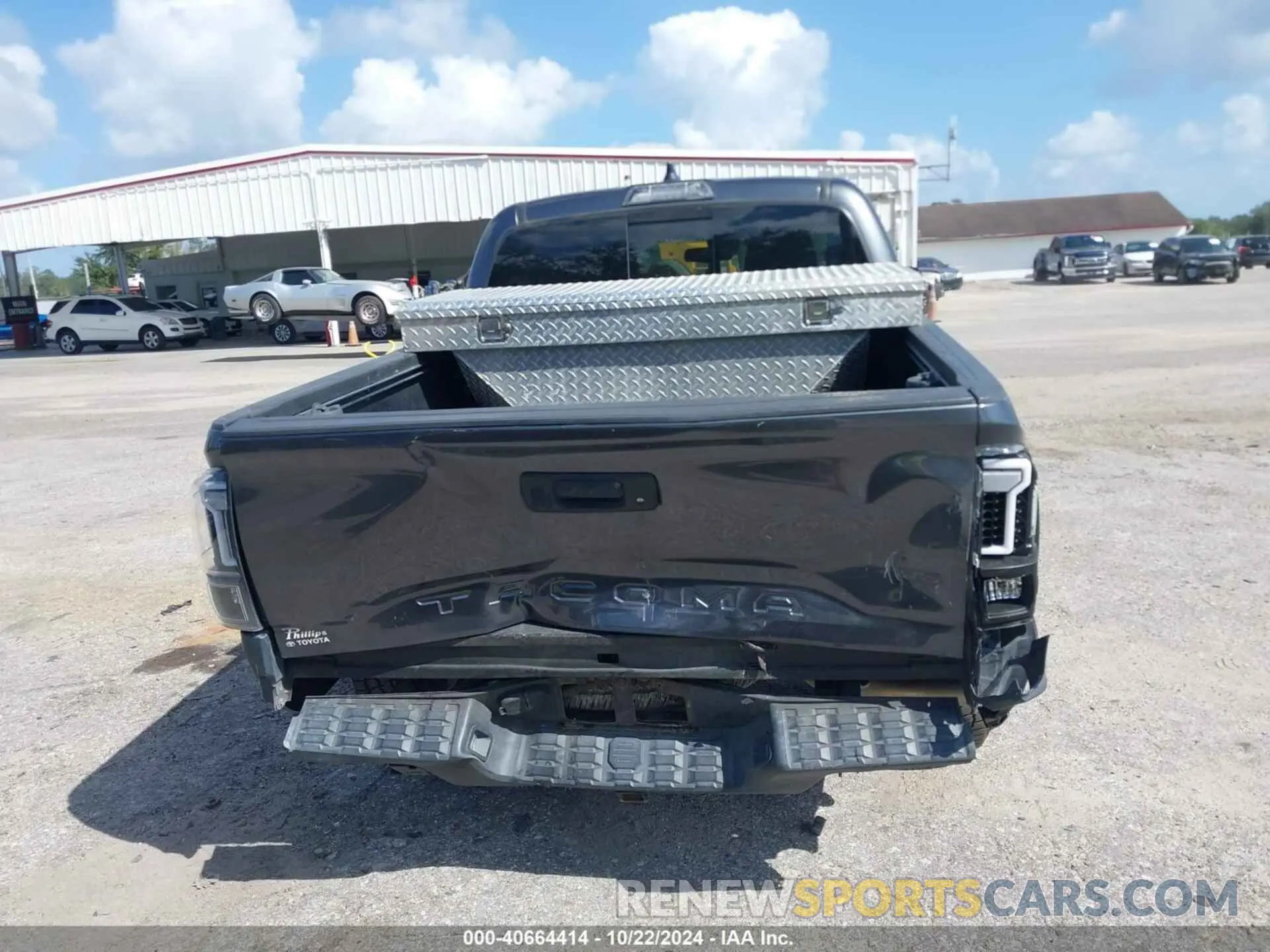 17 Photograph of a damaged car 3TMAZ5CN3LM138115 TOYOTA TACOMA 2020