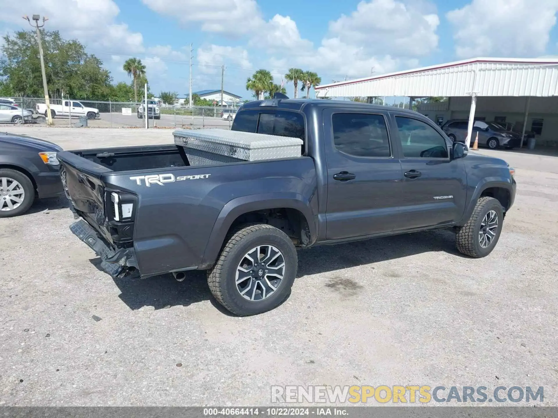 4 Photograph of a damaged car 3TMAZ5CN3LM138115 TOYOTA TACOMA 2020