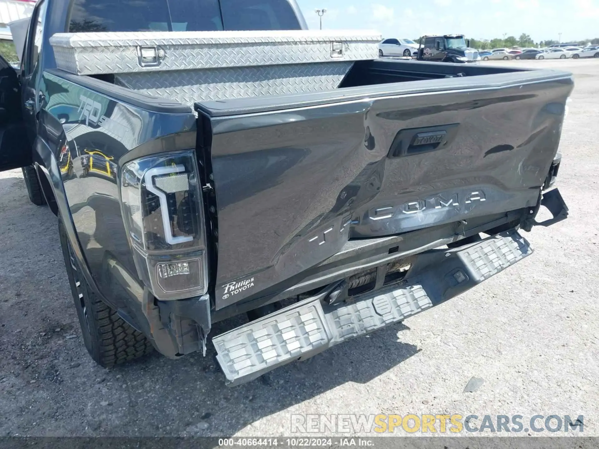 6 Photograph of a damaged car 3TMAZ5CN3LM138115 TOYOTA TACOMA 2020