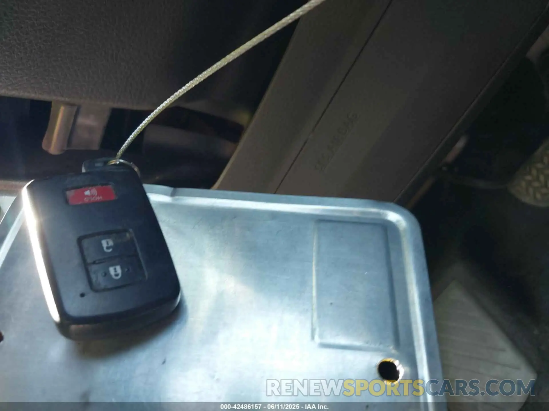 11 Photograph of a damaged car 3TMAZ5CN4LM137958 TOYOTA TACOMA 2020