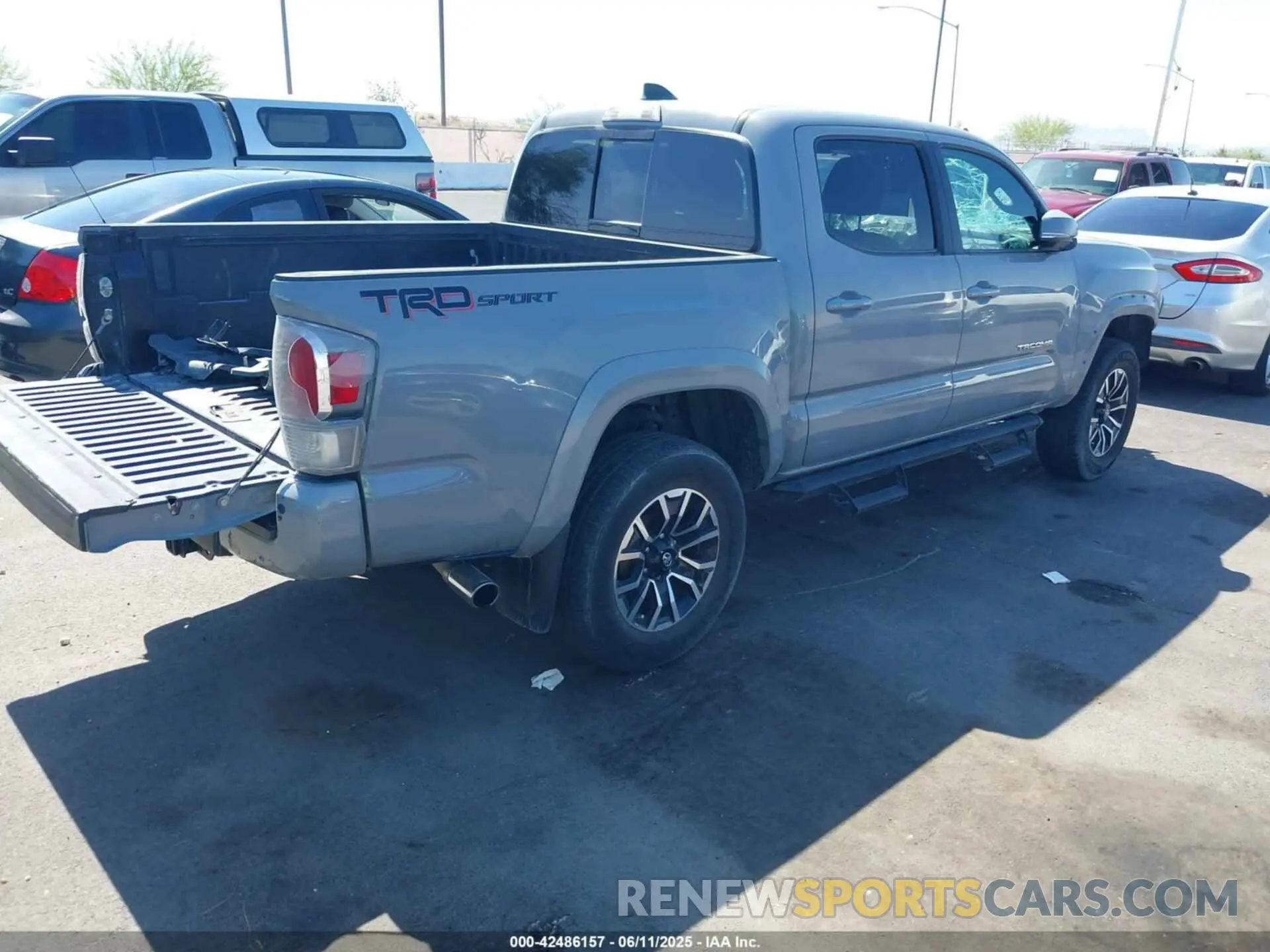 4 Photograph of a damaged car 3TMAZ5CN4LM137958 TOYOTA TACOMA 2020