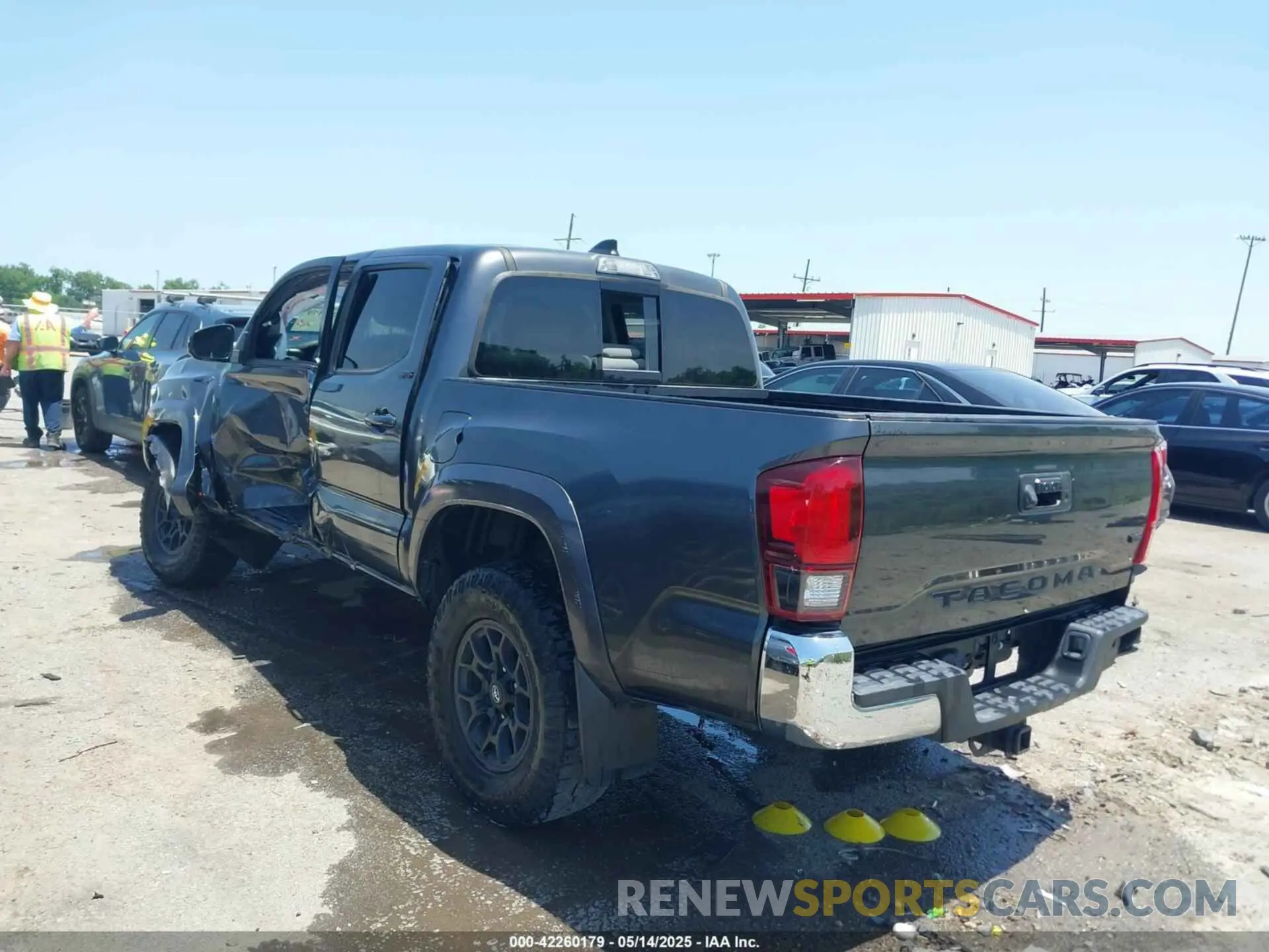 3 Фотография поврежденного автомобиля 3TMAZ5CN5LM118447 TOYOTA TACOMA 2020
