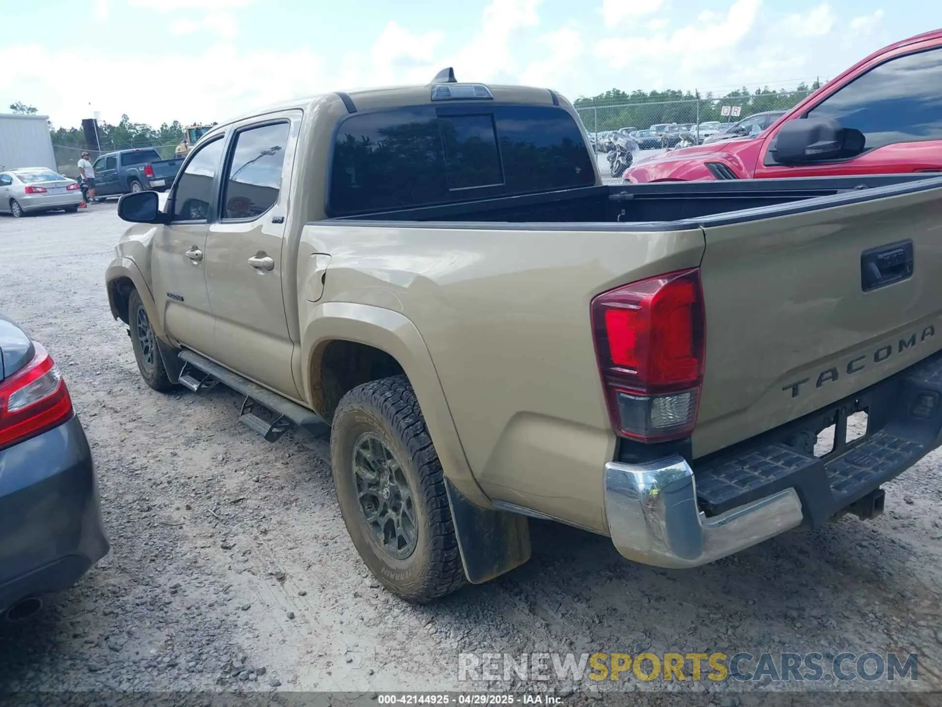 3 Photograph of a damaged car 3TMAZ5CN5LM123521 TOYOTA TACOMA 2020