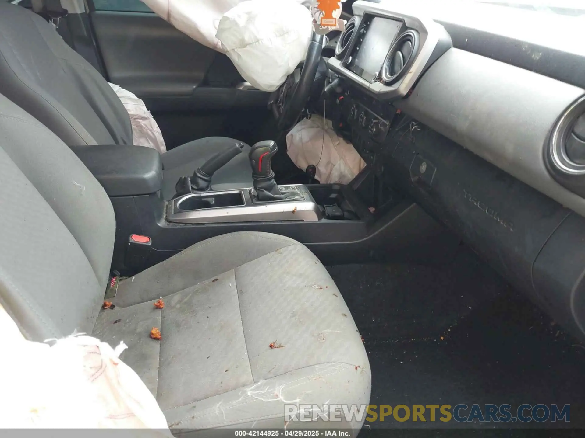 5 Photograph of a damaged car 3TMAZ5CN5LM123521 TOYOTA TACOMA 2020