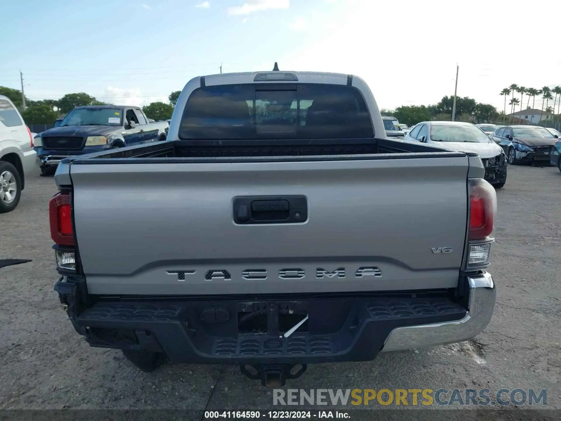 16 Photograph of a damaged car 3TMAZ5CN6LM118781 TOYOTA TACOMA 2020