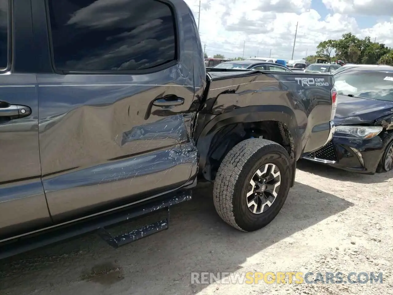 9 Photograph of a damaged car 3TMAZ5CN6LM129070 TOYOTA TACOMA 2020