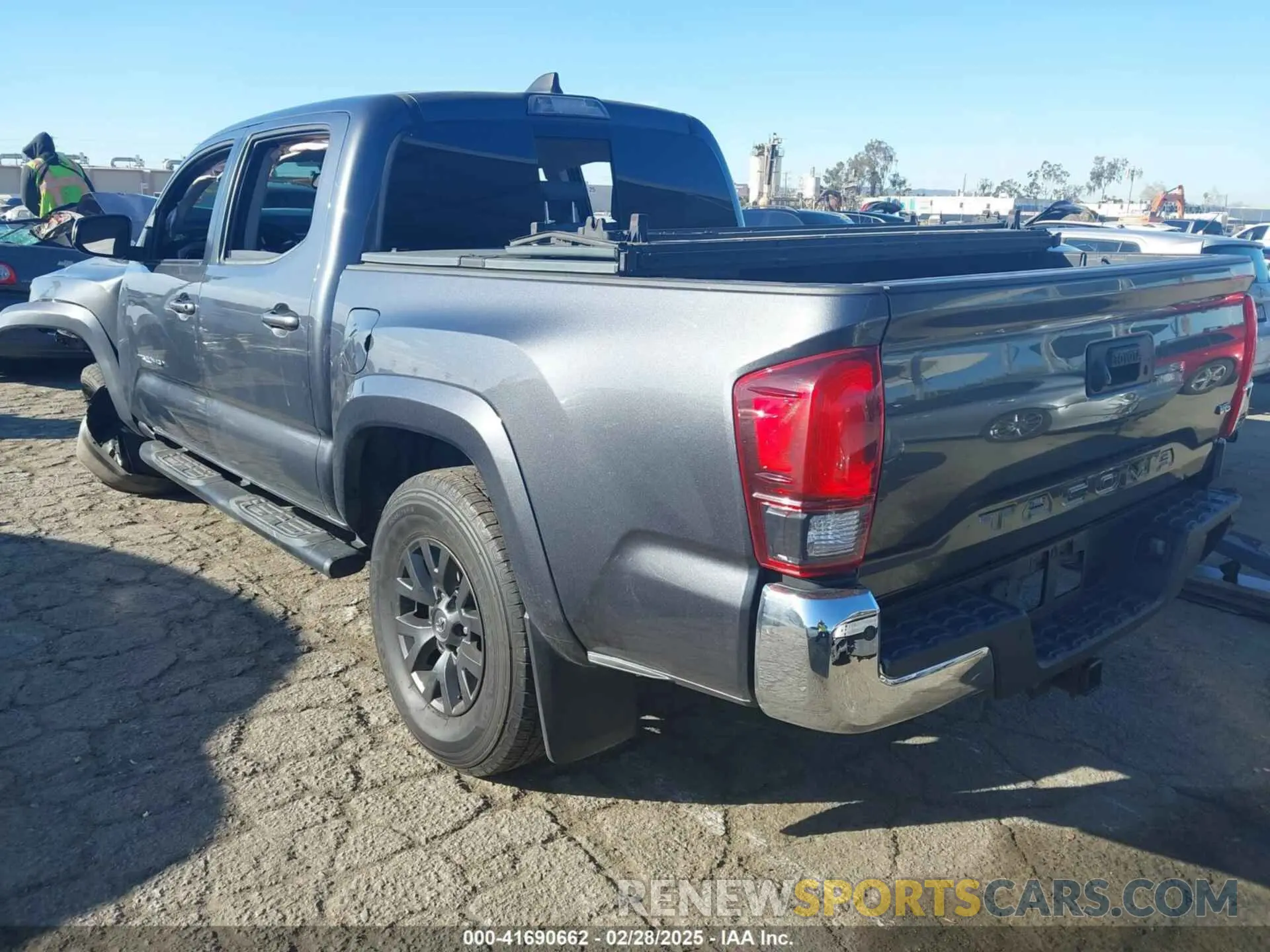 3 Photograph of a damaged car 3TMAZ5CN6LM139744 TOYOTA TACOMA 2020