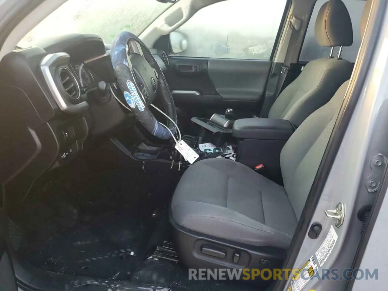 7 Photograph of a damaged car 3TMAZ5CN7LM121379 TOYOTA TACOMA 2020