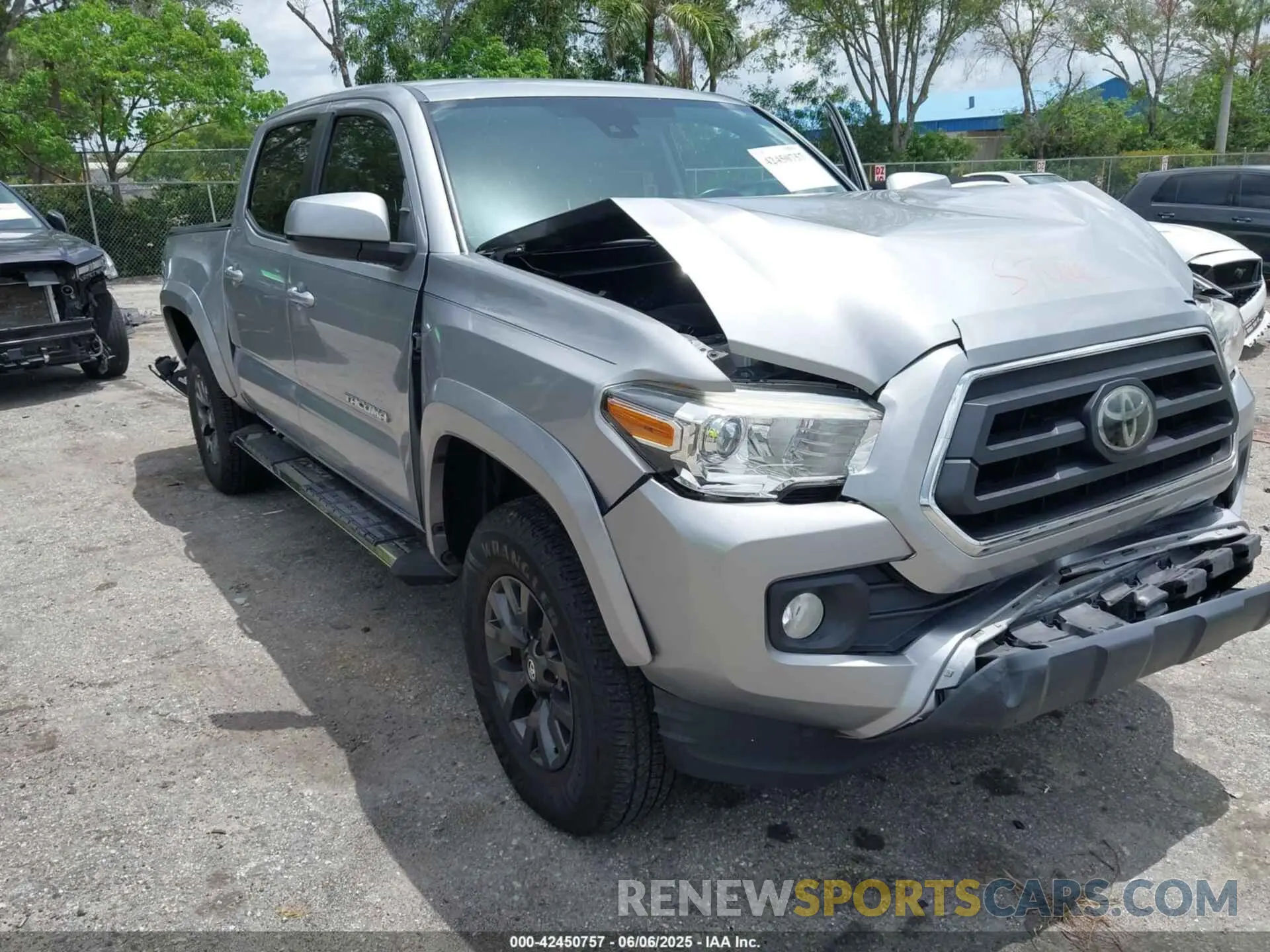 18 Photograph of a damaged car 3TMAZ5CN7LM133077 TOYOTA TACOMA 2020
