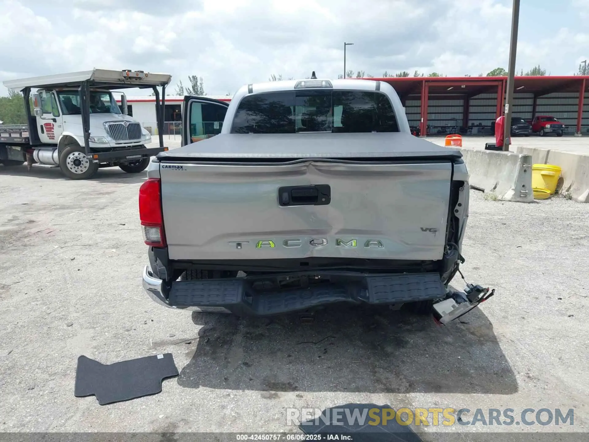 19 Photograph of a damaged car 3TMAZ5CN7LM133077 TOYOTA TACOMA 2020