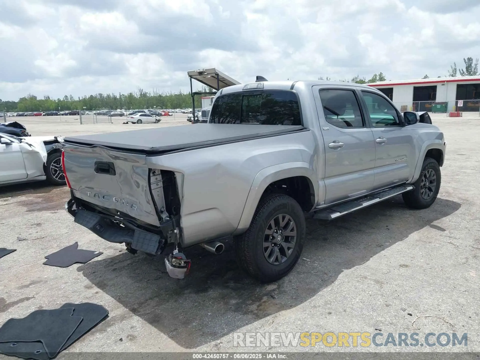 4 Photograph of a damaged car 3TMAZ5CN7LM133077 TOYOTA TACOMA 2020