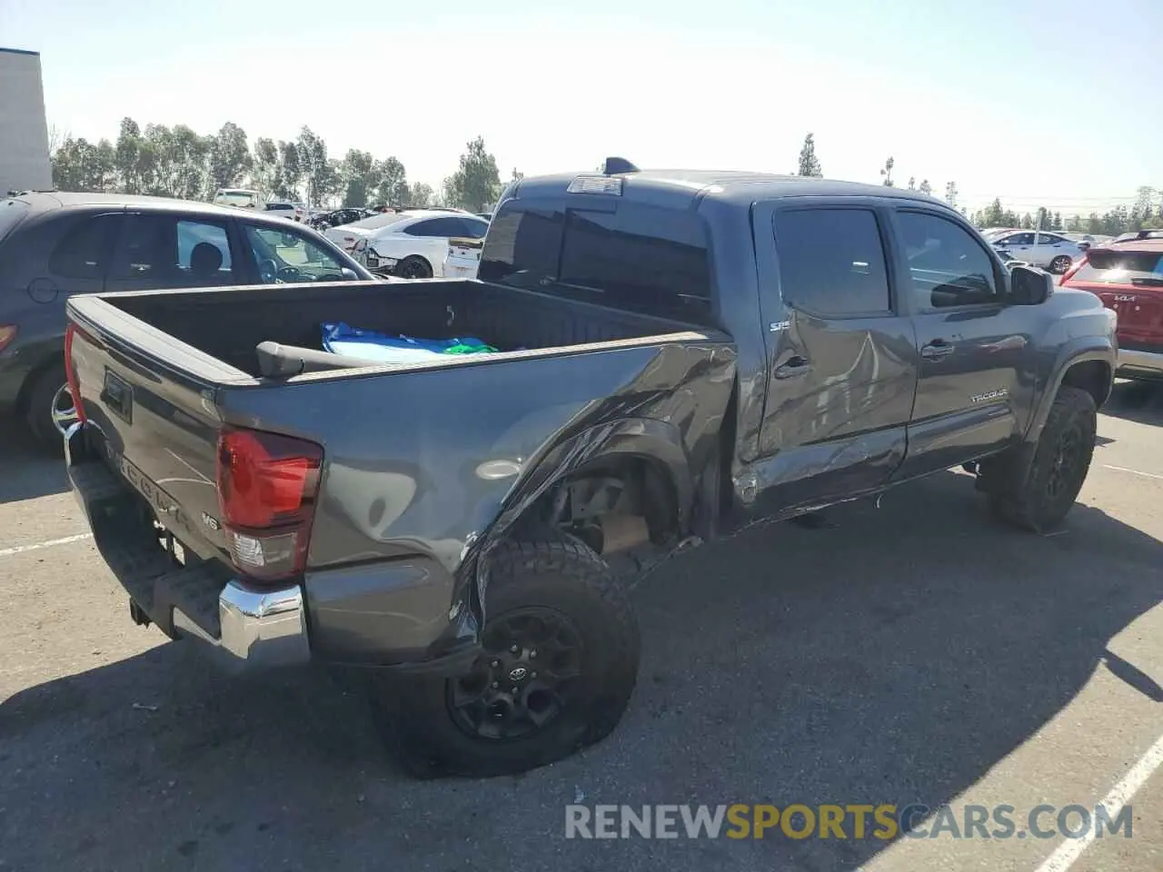3 Фотография поврежденного автомобиля 3TMAZ5CN8LM130480 TOYOTA TACOMA 2020