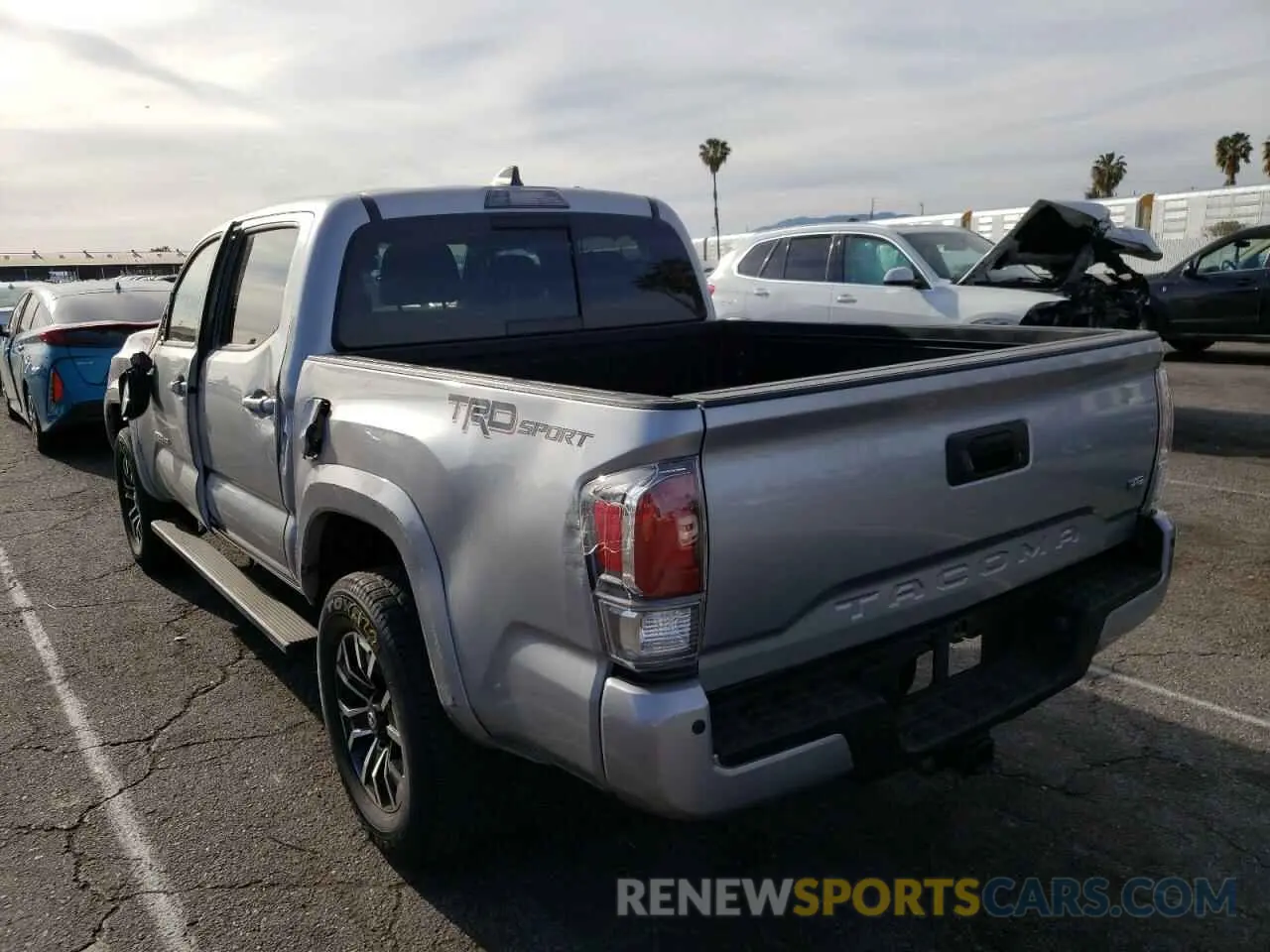 3 Photograph of a damaged car 3TMAZ5CN8LM136344 TOYOTA TACOMA 2020