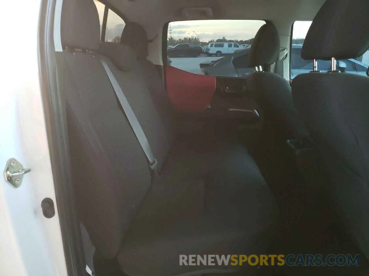 10 Photograph of a damaged car 3TMAZ5CN9LM133016 TOYOTA TACOMA 2020