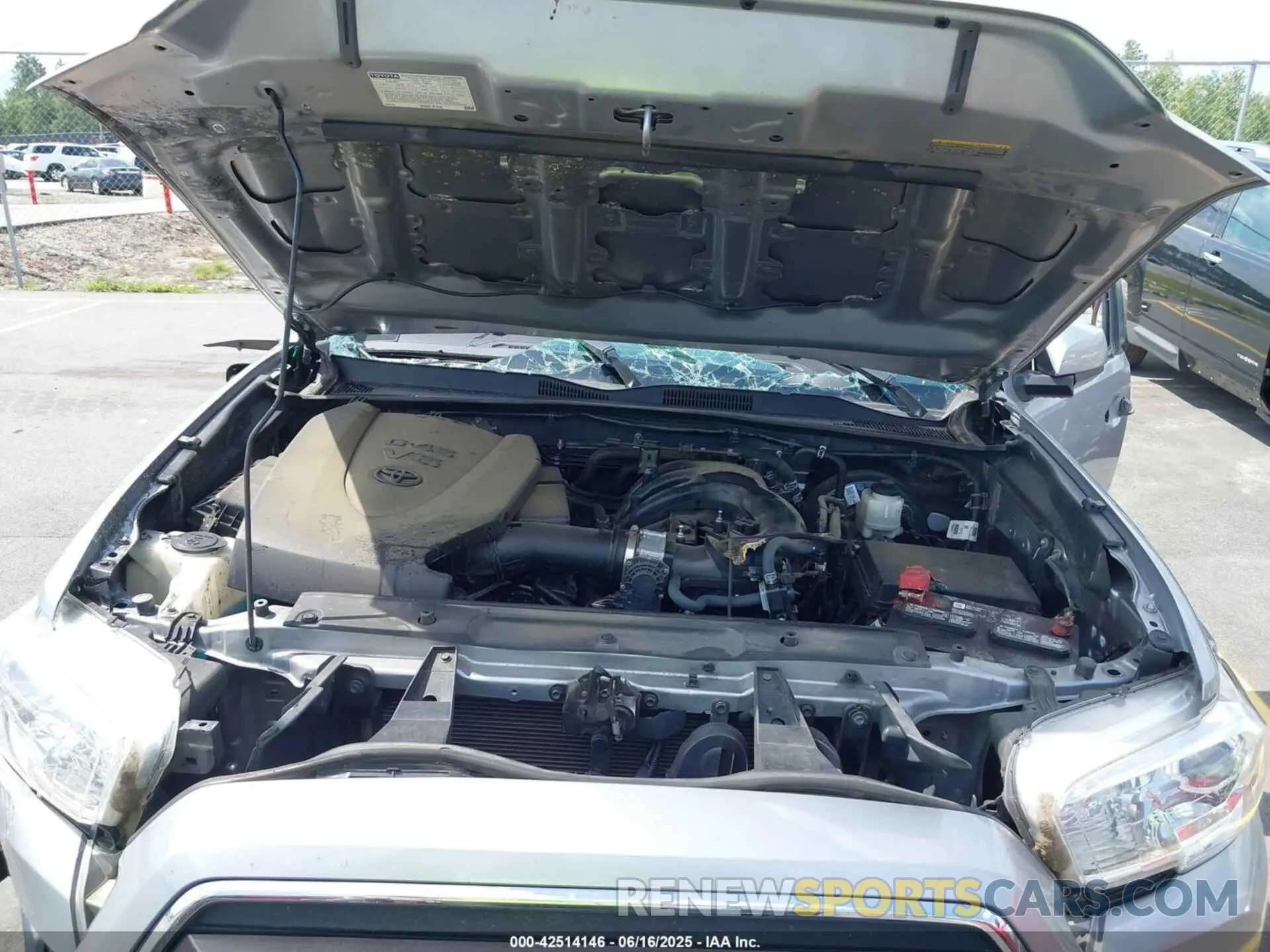 10 Photograph of a damaged car 3TMAZ5CNXLM135065 TOYOTA TACOMA 2020