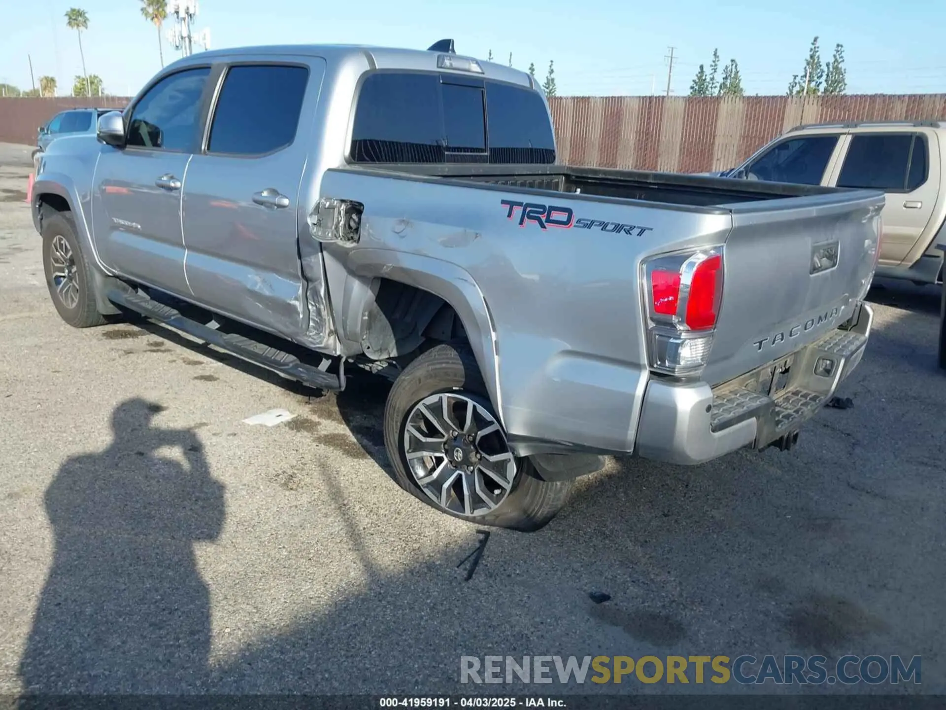 3 Фотография поврежденного автомобиля 3TMAZ5CNXLM139150 TOYOTA TACOMA 2020