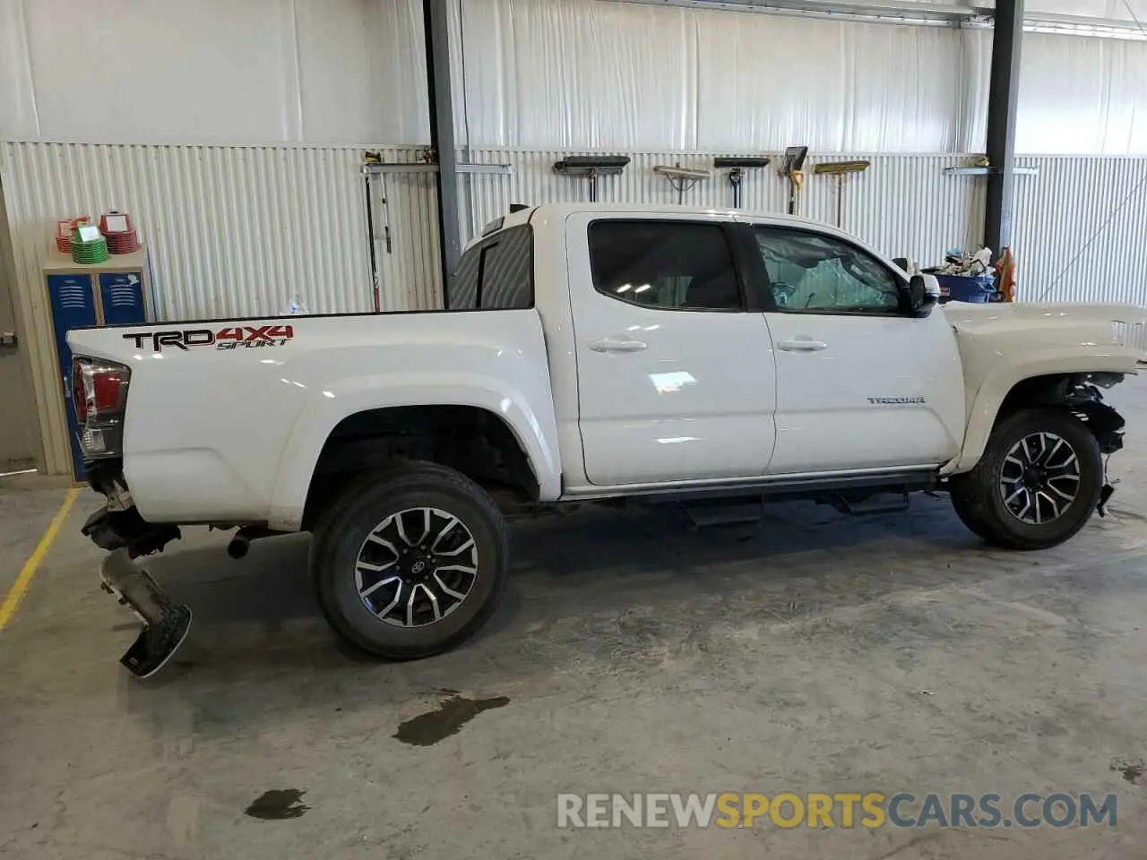 3 Photograph of a damaged car 3TMCZ5AN0LM312170 TOYOTA TACOMA 2020