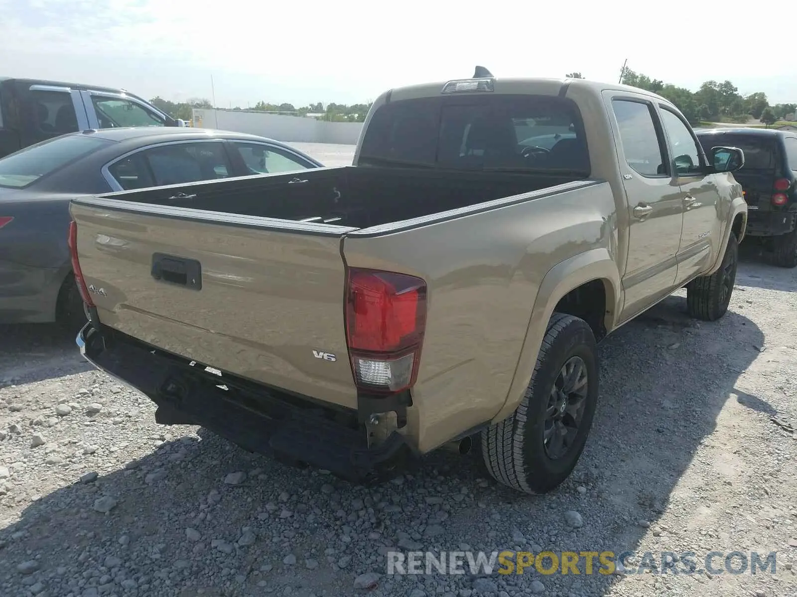 4 Photograph of a damaged car 3TMCZ5AN0LM315005 TOYOTA TACOMA 2020