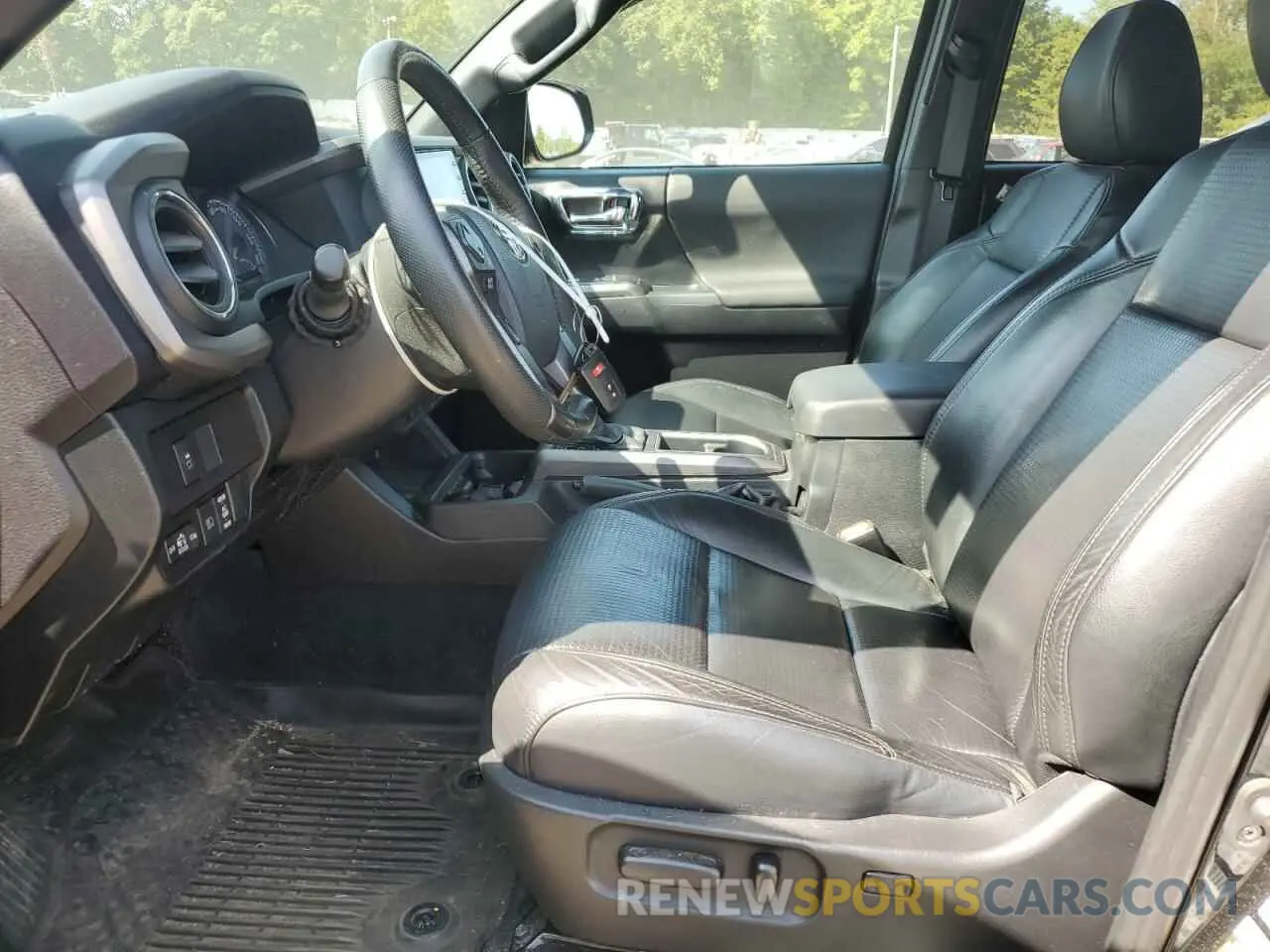 7 Photograph of a damaged car 3TMCZ5AN0LM323086 TOYOTA TACOMA 2020