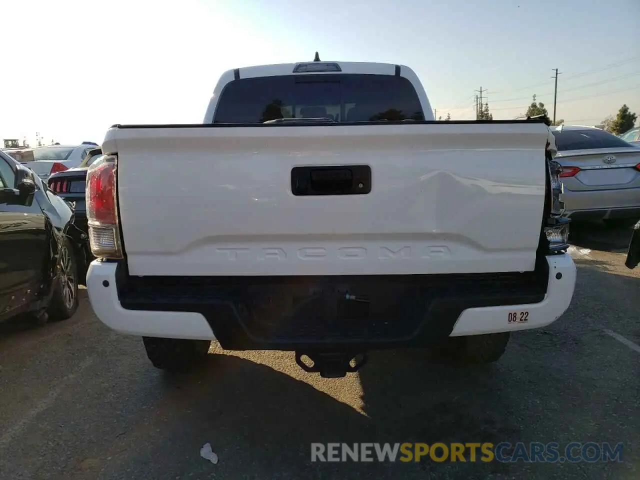 6 Photograph of a damaged car 3TMCZ5AN0LM354516 TOYOTA TACOMA 2020