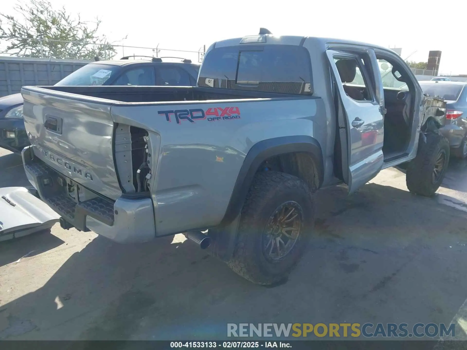4 Photograph of a damaged car 3TMCZ5AN1LM293791 TOYOTA TACOMA 2020