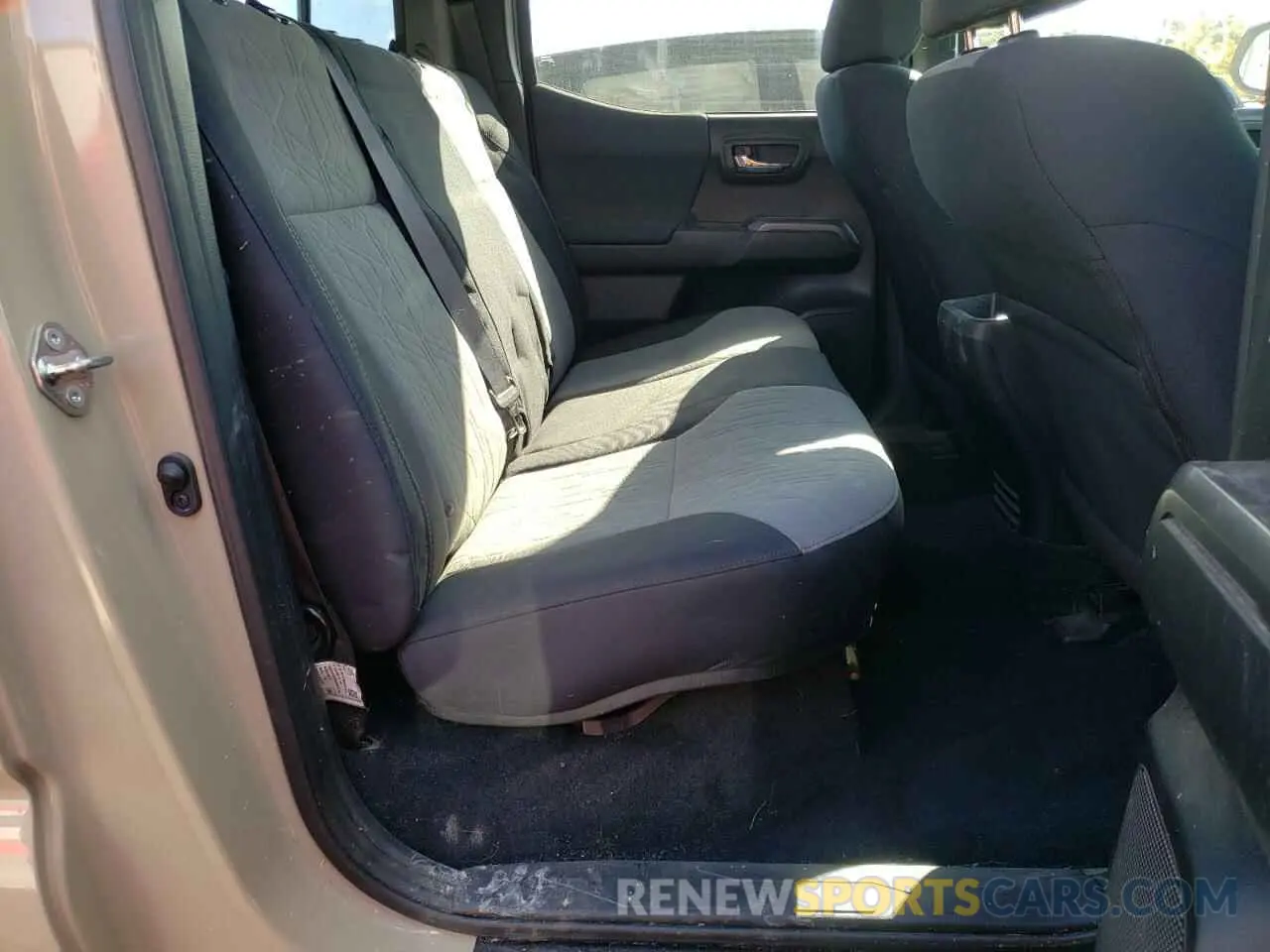 6 Photograph of a damaged car 3TMCZ5AN2LM293427 TOYOTA TACOMA 2020