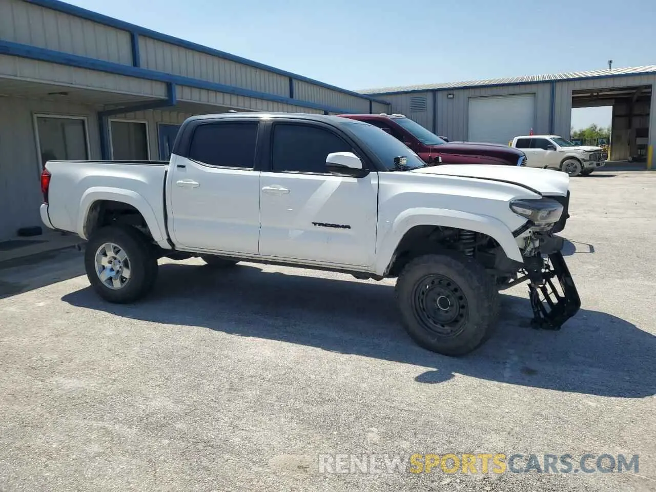4 Фотография поврежденного автомобиля 3TMCZ5AN2LM304328 TOYOTA TACOMA 2020