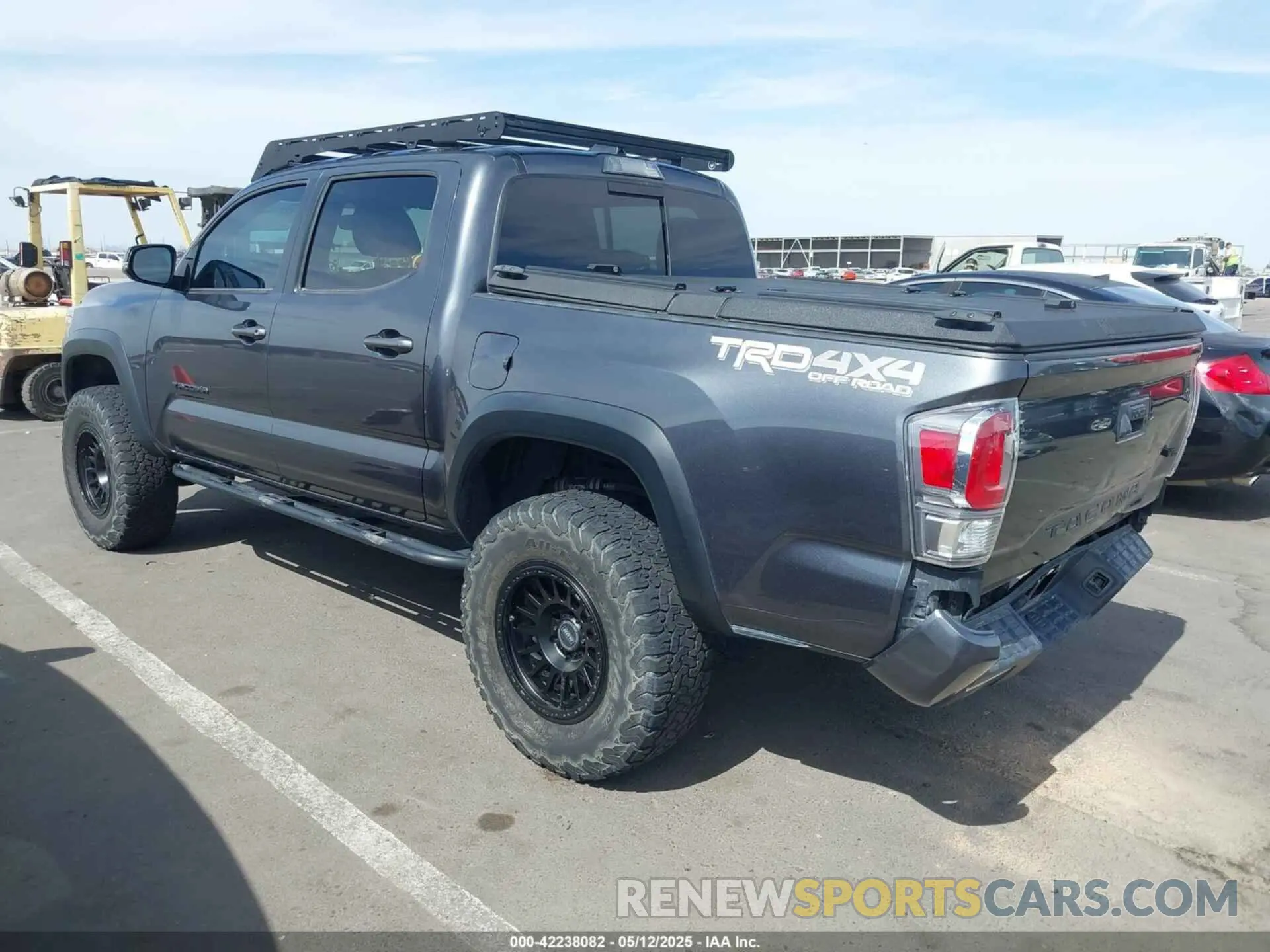 3 Фотография поврежденного автомобиля 3TMCZ5AN3LM357510 TOYOTA TACOMA 2020