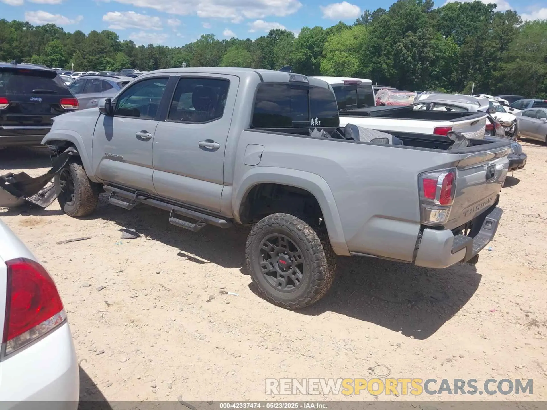 3 Фотография поврежденного автомобиля 3TMCZ5AN4LM292389 TOYOTA TACOMA 2020
