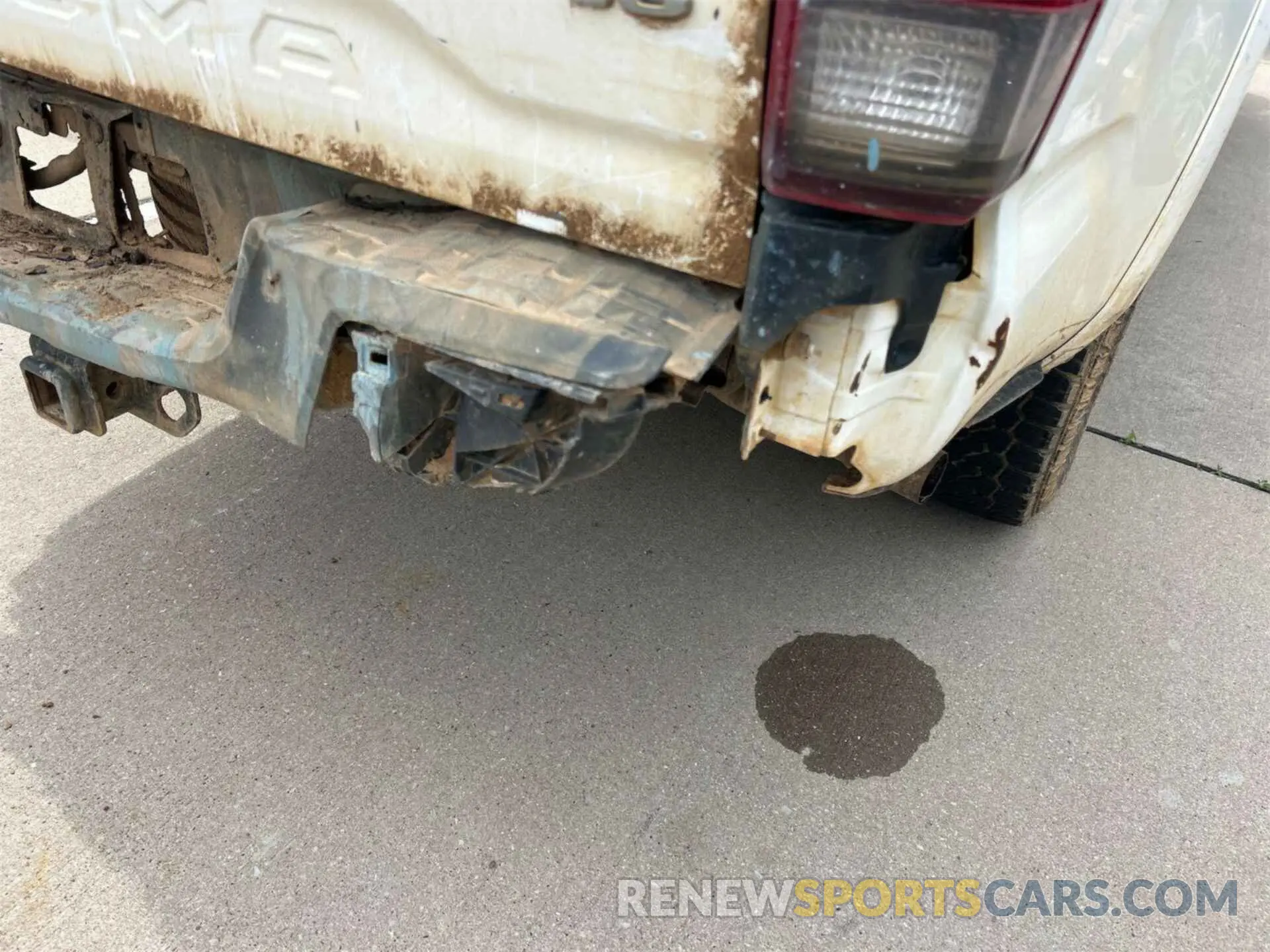 4 Photograph of a damaged car 3TMCZ5AN4LM304895 TOYOTA TACOMA 2020